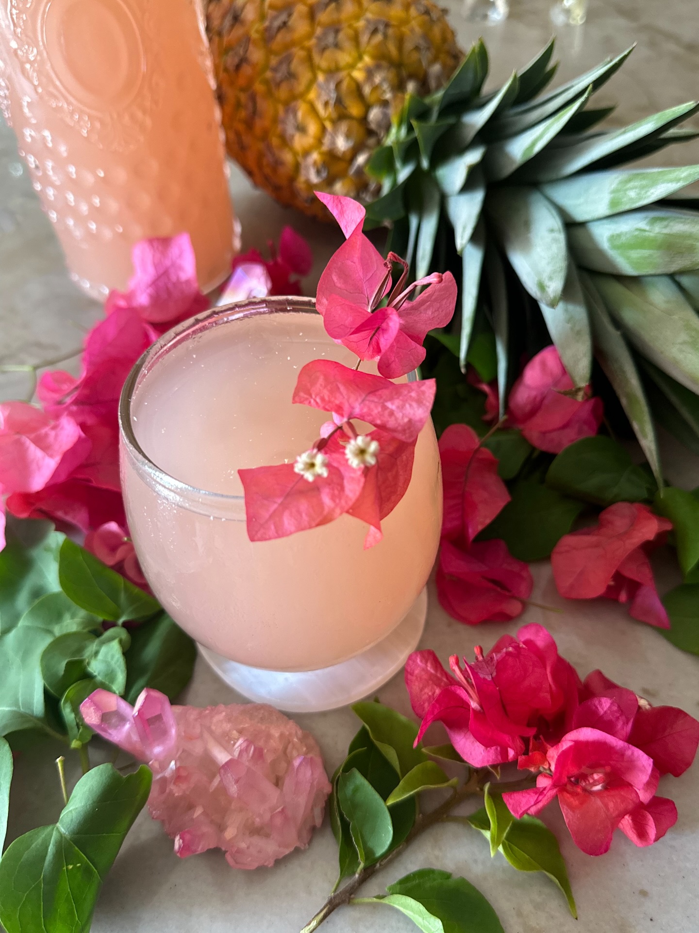 ~~~Español abajo ~~~

If your New Year vibe is gut health, not guilt — this one’s for you.
We’re kicking off the year with a simple fermented drink made from pineapple rinds, bougainvillea flowers (Trinitaria), and fresh ginger. 🌸🍍✨

Just water, plants, time… and nature does the magic. After 3 days, you’ll have a fizzy, probiotic-rich refreshment that supports your gut microbiome — the bacteria that help you digest better, feel lighter, and glow from within.

🌱 Pineapple rinds: enzymes + natural sweetness
🌱 Trinitaria flowers: antioxidant, antimicrobial, soothing
🌱 Ginger: digestion, circulation, immunity

This is your reminder that wellness doesn’t have to be complicated — just intentional.

Have you tried boungavillea drinks before ? 💫

#FermentedDrinks #HerbalistaKitchen

~~~

Si tu energía para el nuevo año es salud intestinal sin culpa — este es para ti.
Empezamos el año con una bebida fermentada hecha con cáscaras de piña, flores de Trinitaria (bougainvillea) y pedacitos de jengibre. 🌸🍍✨

Solo agua, plantas y tiempo… la naturaleza se encarga del resto.
Después de 3 días, tendrás una bebida burbujeante llena de probióticos que apoyan tu microbiota intestinal — esas bacterias buenas que mejoran tu digestión, alivian el abdomen, y te hacen brillar desde dentro.

🌱 Cáscaras de piña: enzimas + dulzura natural
🌱 Trinitaria: antioxidante, antimicrobiana, calmante
🌱 Jengibre: digestión, circulación, inmunidad

La salud no tiene que ser complicada, solo intencional.

¿Habías probado la trinitaria en bebida ?

#BebidasFermentadas #SodaNatural #HerbolariaViva